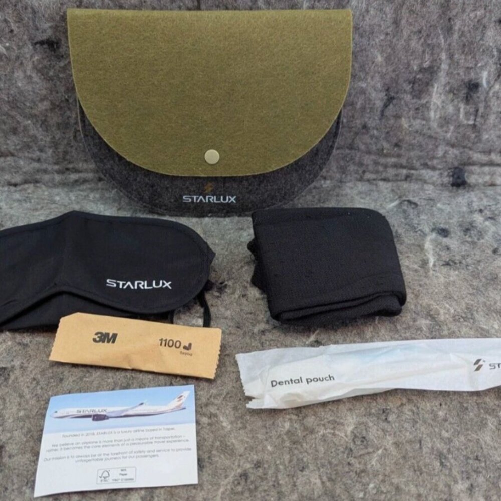 Starlux Airlines Travel Amenity Kits Felt Pouch NWT (Sealed)